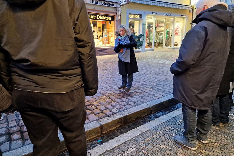 Freiburg, Vittoria with a group in the old town