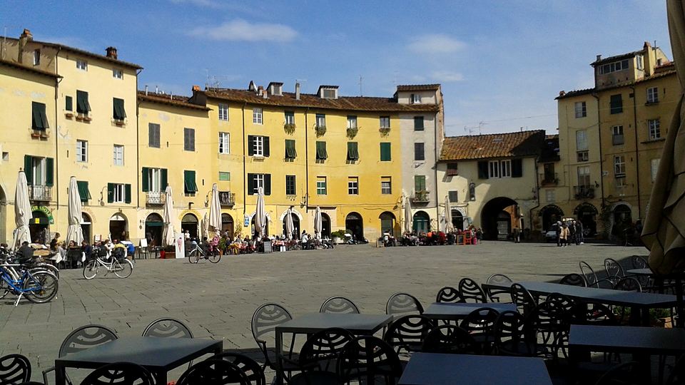 Lucca, Piazza dell'Anfiteatro