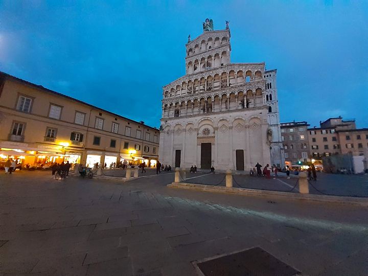 Lucca, San Michele in Foro at dusk