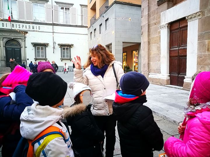 Lucca, Vittoria with children in the centre