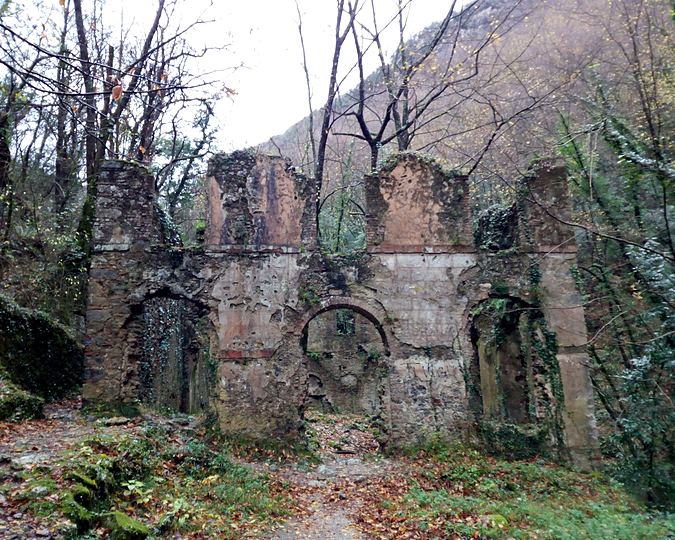 Camaiore, ruins in the woods