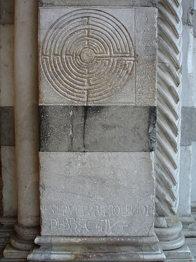 Lucca, the cathedral labyrinth