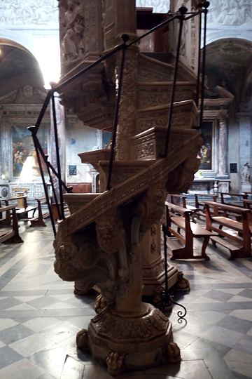 Pietrasanta, the cathedral pulpit